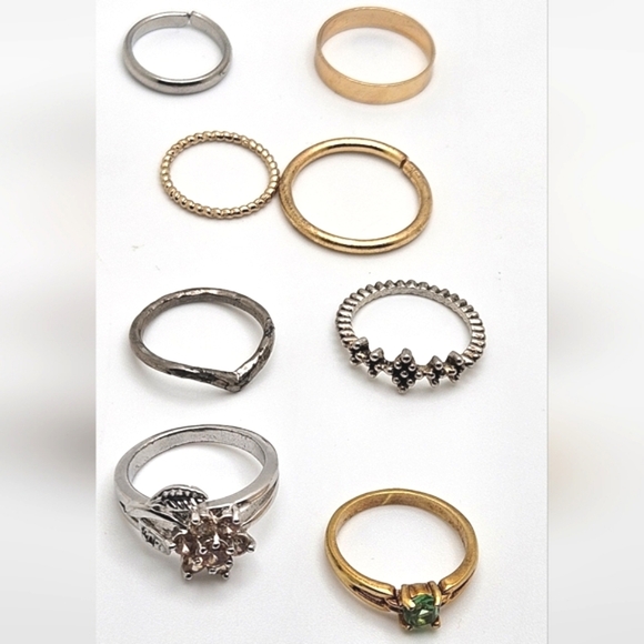 🟢3/$19🟢 Mixed Costume Ring Lot Various Sizes Gold Silver Gemstones - Picture 5 of 7
